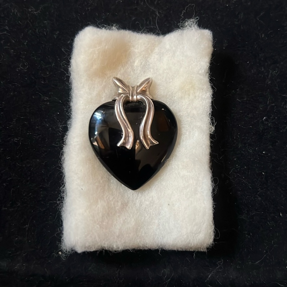 Onyx heart antique